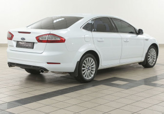 Подержанный автомобиль Ford Mondeo Sedan 2013 года (4 фото)