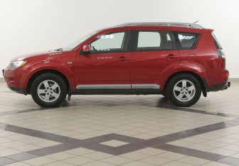 Подержанный автомобиль Mitsubishi Outlander 2007 года (7 фото)