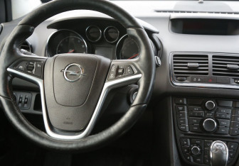 Подержанный автомобиль Opel Meriva 2012 года (14 фото)