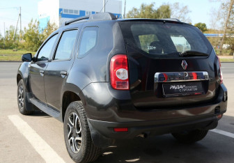 Подержанный автомобиль Renault Duster 2013 года (4 фото)
