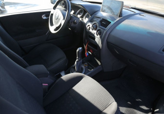 Подержанный автомобиль Renault Megane Sedan 2005 года (9 фото)