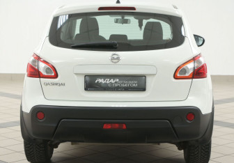 Подержанный автомобиль Nissan Qashqai 2013 года (3 фото)