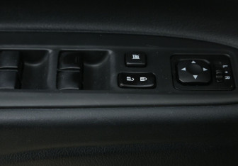 Подержанный автомобиль Mitsubishi Outlander 2012 года (17 фото)