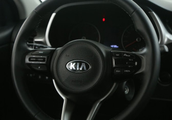 Подержанный автомобиль Kia Rio Hatchback 2021 года (25 фото)