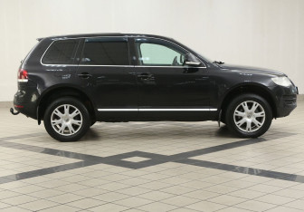Подержанный автомобиль Volkswagen Touareg 2007 года (5 фото)