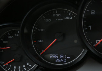 Подержанный автомобиль Porsche Cayenne 2011 года (20 фото)