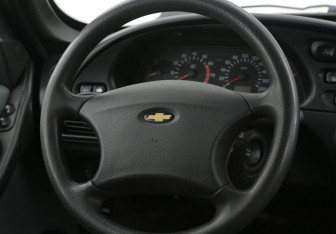 Подержанный автомобиль Chevrolet Niva 2004 года (16 фото)