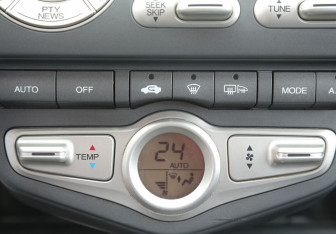 Подержанный автомобиль Honda Jazz 2008 года (17 фото)