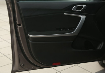 Подержанный автомобиль Kia Ceed Wagon 2019 года (15 фото)
