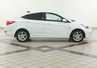 Подержанный автомобиль Hyundai Solaris Sedan 2013 года (5 фото)