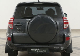 Подержанный автомобиль Toyota RAV4 2010 года (3 фото)