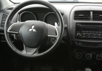 Подержанный автомобиль Mitsubishi ASX 2014 года (14 фото)