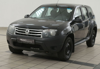 Подержанный автомобиль Renault Duster 2012 года (8 фото)