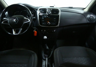 Подержанный автомобиль Renault Sandero 2020 года (8 фото)