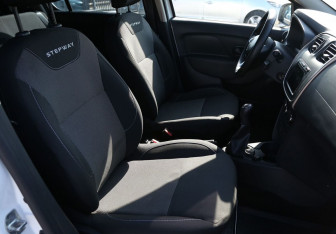 Подержанный автомобиль Renault Sandero 2019 года (10 фото)