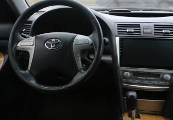 Подержанный автомобиль Toyota Camry Sedan 2006 года (14 фото)