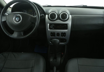 Подержанный автомобиль Renault Sandero 2014 года (12 фото)