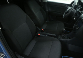 Подержанный автомобиль Skoda Rapid Liftback 2017 года (10 фото)