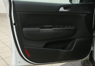 Подержанный автомобиль Kia Sportage 2016 года (17 фото)