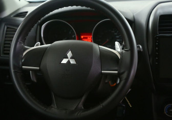 Подержанный автомобиль Mitsubishi ASX 2013 года (11 фото)