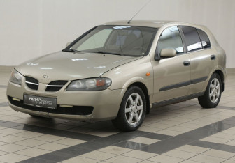 Подержанный автомобиль Nissan Almera Hatchback 2004 года (8 фото)