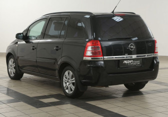Подержанный автомобиль Opel Zafira Compactvan 2012 года (2 фото)