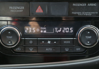 Подержанный автомобиль Mitsubishi Outlander 2015 года (17 фото)