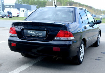 Подержанный автомобиль Mitsubishi Lancer Sedan 2006 года (6 фото)