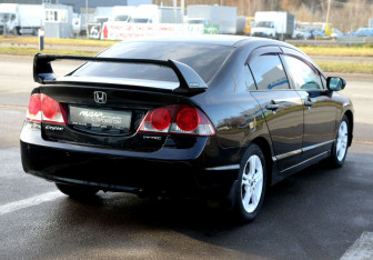 Подержанный автомобиль Honda Civic Sedan 2008 года (6 фото)