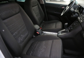 Подержанный автомобиль Opel Meriva 2012 года (10 фото)