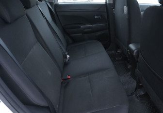 Подержанный автомобиль Mitsubishi ASX 2013 года (11 фото)