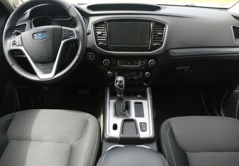 Подержанный автомобиль Geely Emgrand X7 2019 года (12 фото)