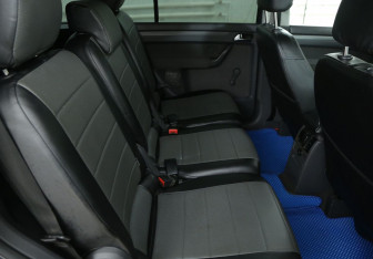 Подержанный автомобиль Volkswagen Touran 2005 года (11 фото)