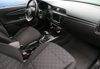 Подержанный автомобиль Kia Rio Sedan 2017 года (12 фото)