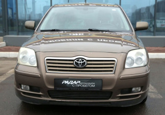 Подержанный автомобиль Toyota Avensis Sedan 2004 года (2 фото)