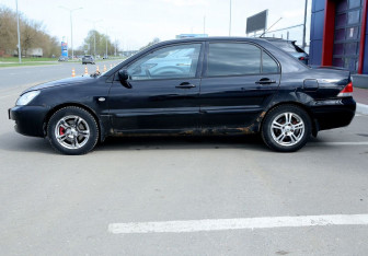 Подержанный автомобиль Mitsubishi Lancer Sedan 2006 года (8 фото)