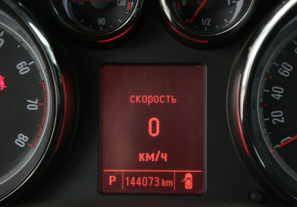 Подержанный автомобиль Opel Astra Sedan 2014 года (19 фото)