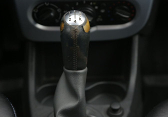 Подержанный автомобиль Renault Logan Sedan 2013 года (15 фото)