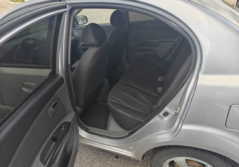 Подержанный автомобиль Kia Rio Sedan 2010 года (12 фото)