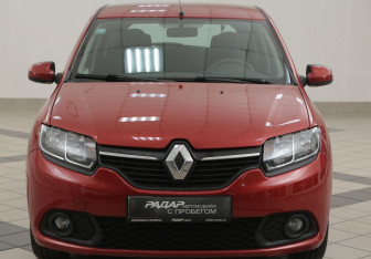 Подержанный автомобиль Renault Sandero 2015 года (6 фото)