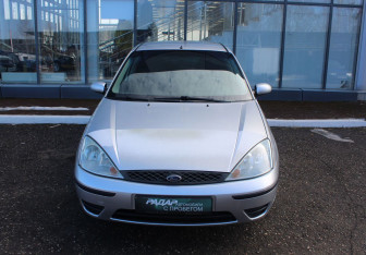 Подержанный автомобиль Ford Focus Hatchback 2004 года (2 фото)