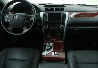 Подержанный автомобиль Toyota Camry Sedan 2014 года (12 фото)