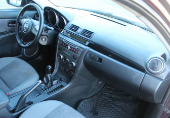 Подержанный автомобиль Mazda 3 Sedan 2007 года (10 фото)