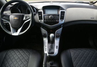Подержанный автомобиль Chevrolet Cruze Sedan 2011 года (12 фото)