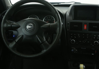 Подержанный автомобиль Nissan Almera Sedan 2006 года (14 фото)