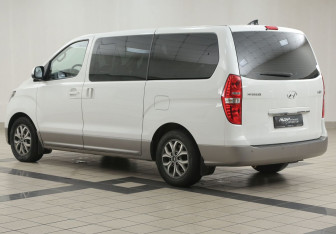 Подержанный автомобиль Hyundai H-1 2019 года (2 фото)