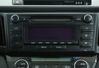 Подержанный автомобиль Toyota RAV4 2018 года (13 фото)