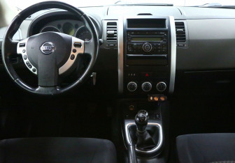 Подержанный автомобиль Nissan X-Trail 2007 года (8 фото)