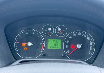 Подержанный автомобиль Ford Fusion 2006 года (16 фото)