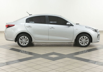 Подержанный автомобиль Kia Rio Sedan 2018 года (7 фото)